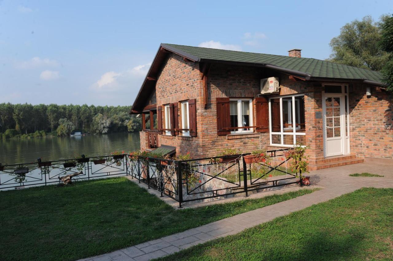 Vila Odmor Na Dunavu Beocin Esterno foto