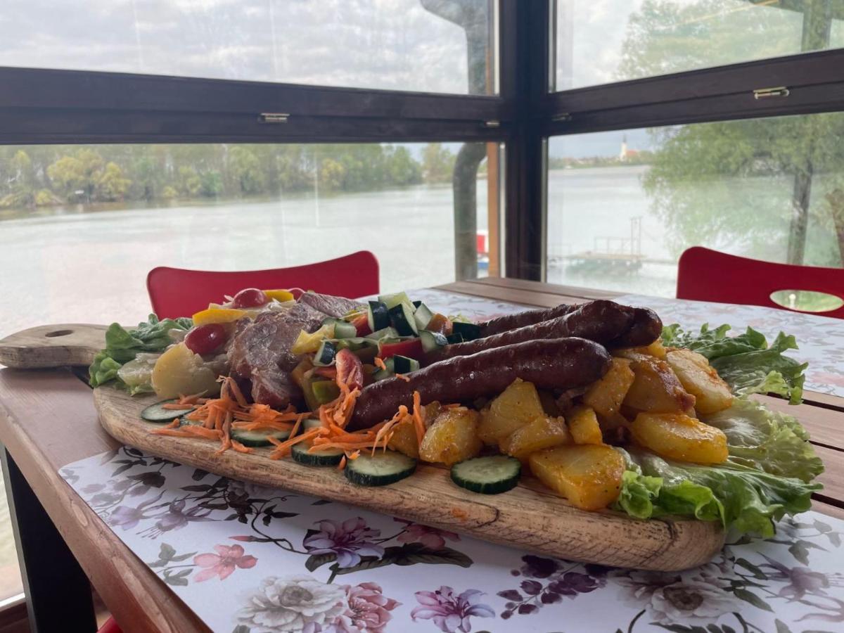 Vila Odmor Na Dunavu Beocin Esterno foto